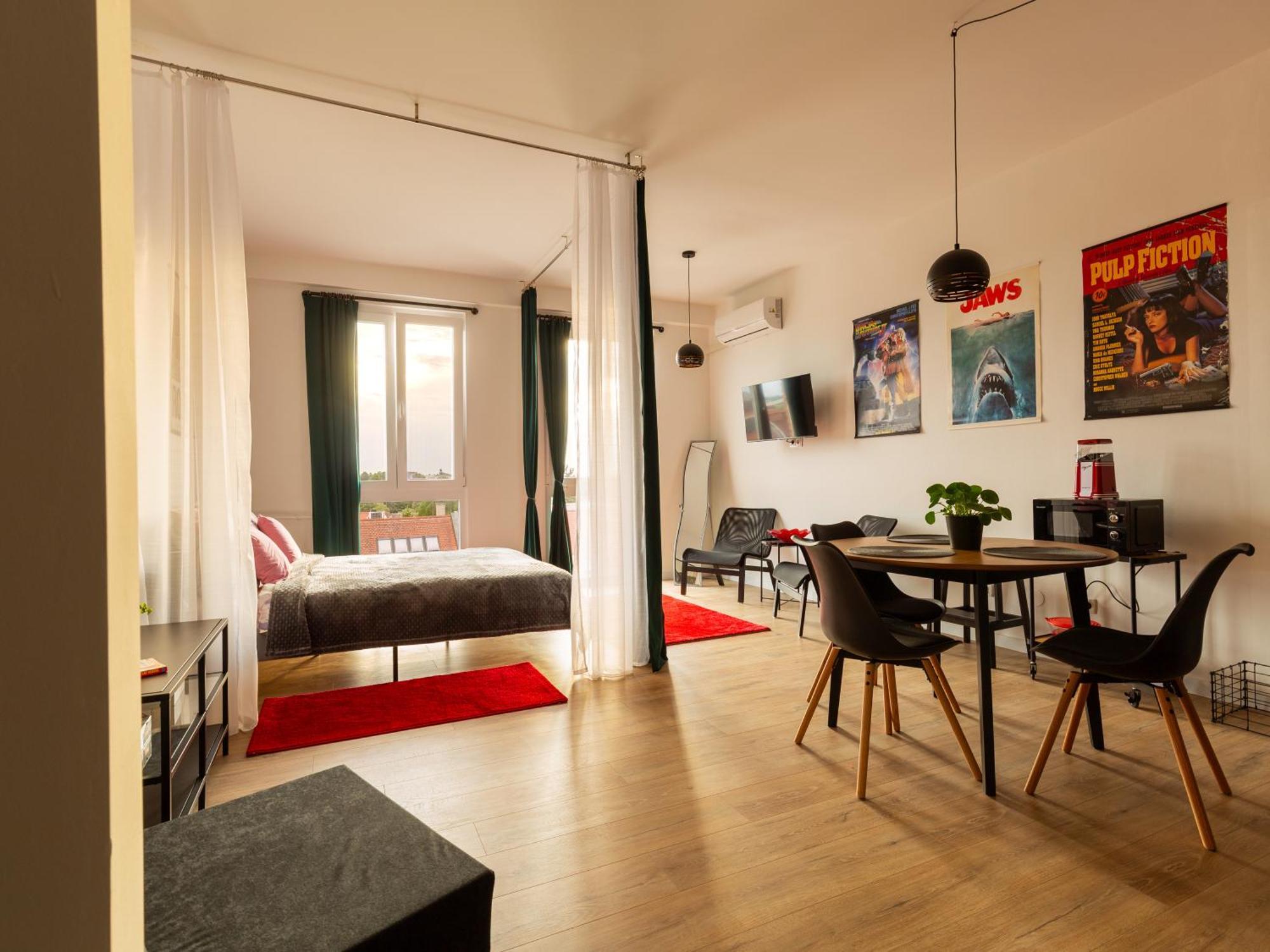 Apartment Cinema *