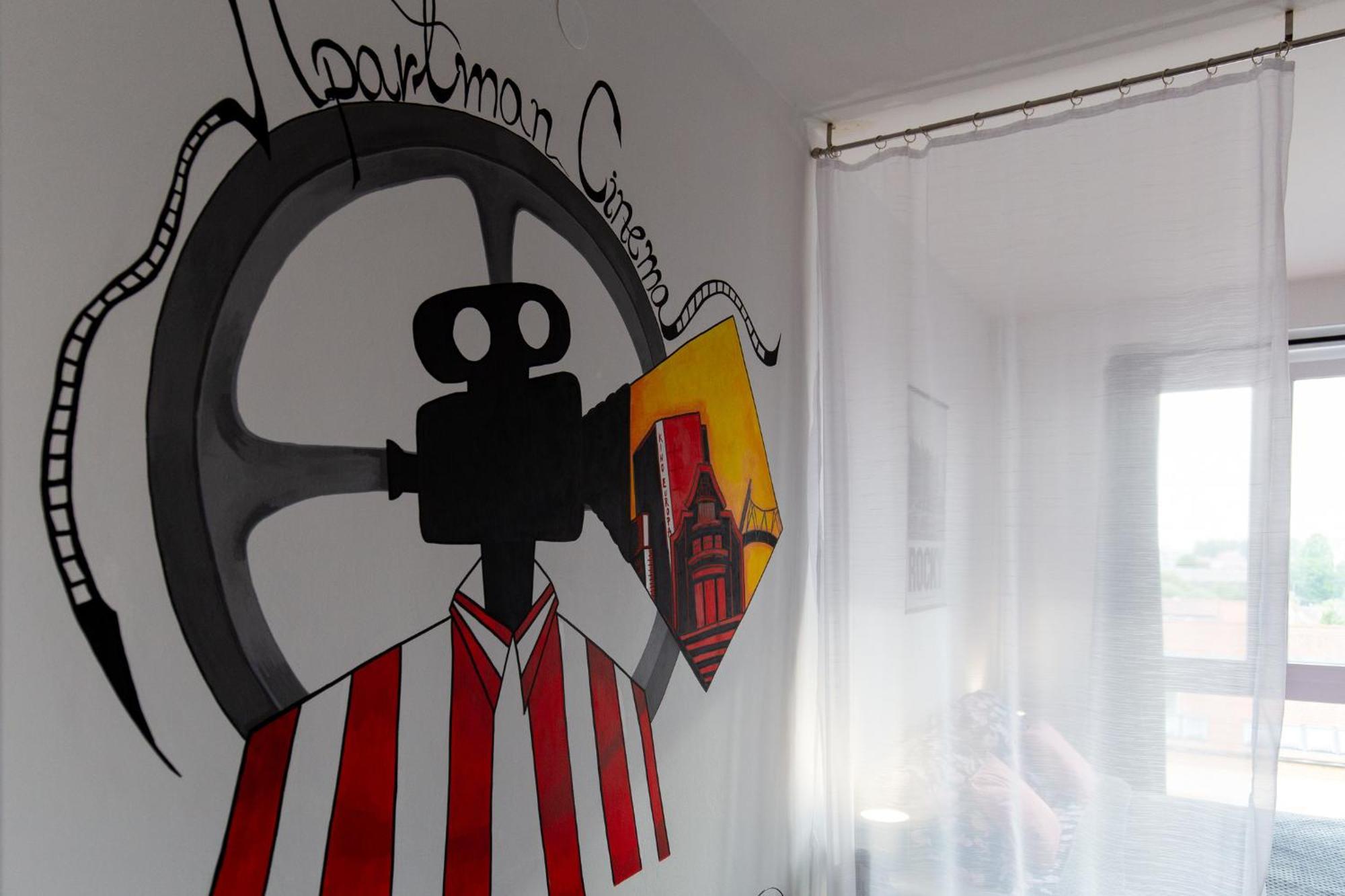 Cinema Apartment *