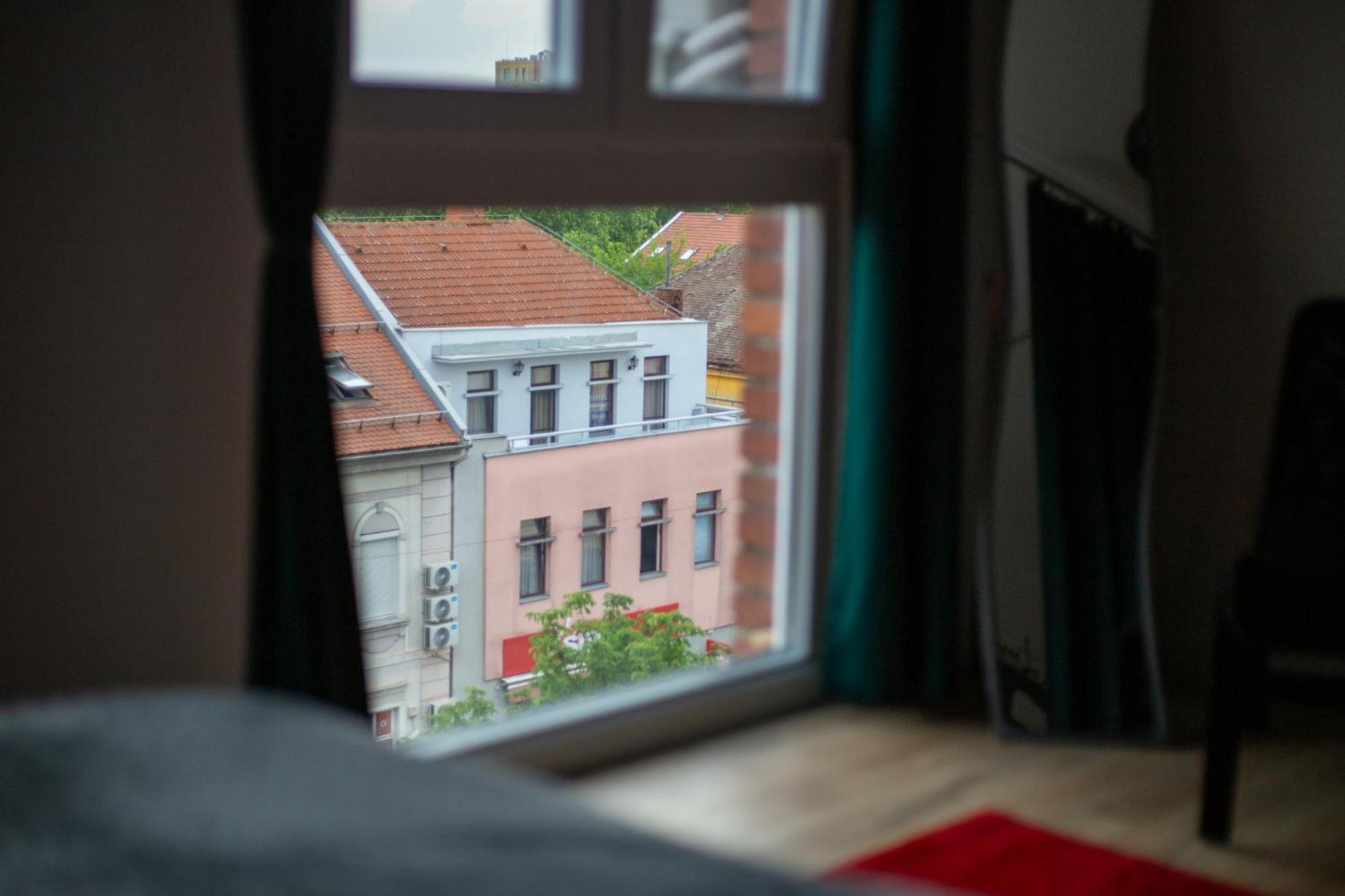 Cinema Apartment *